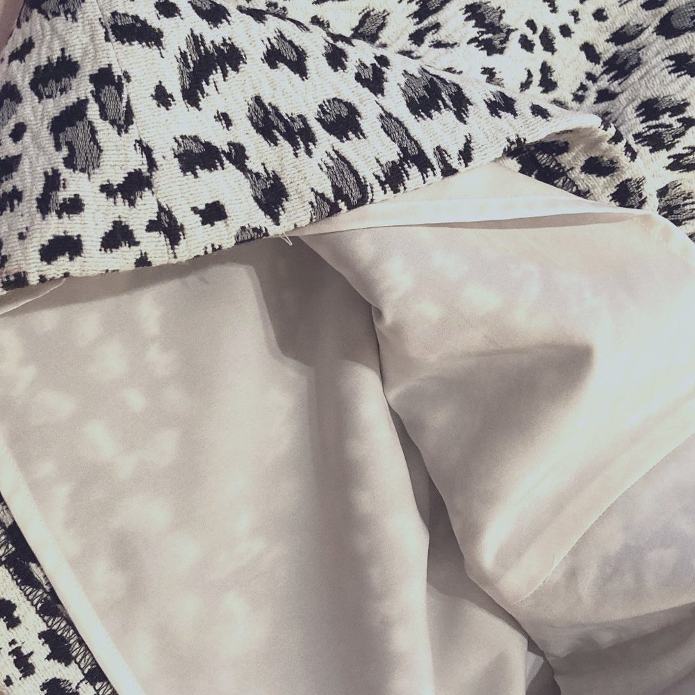 🔥HP🔥Ann Taylor LOFT Dress: Black and White Animal Print Lined Sheath SIZE 2 - Picture 6 of 10